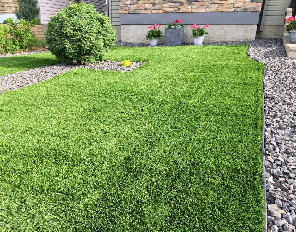 lawn composed of artificial turf
